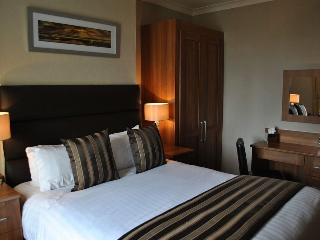 Stone Villa Chester Exterior foto A bedroom at the hotel
