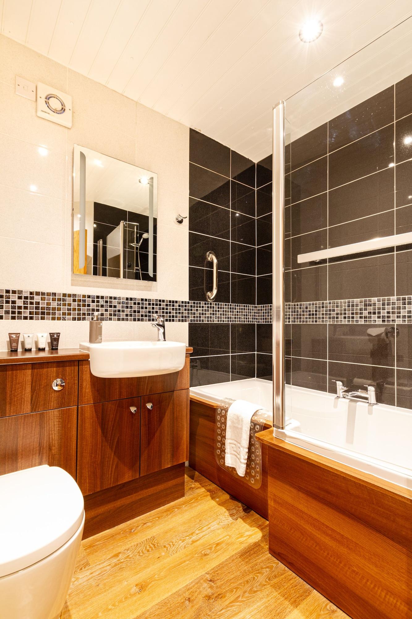 Stone Villa Chester Exterior foto A modern bathroom