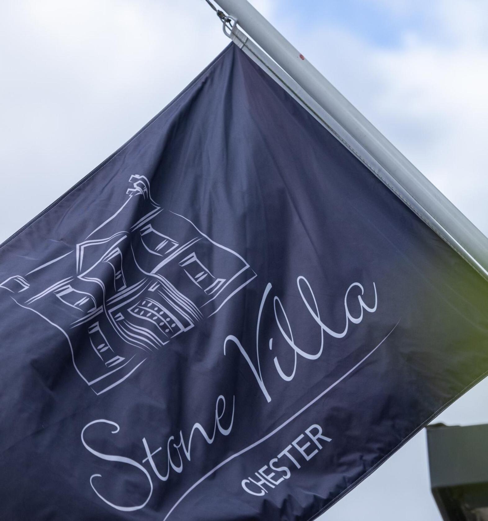 Stone Villa Chester Exterior foto The flag of the village