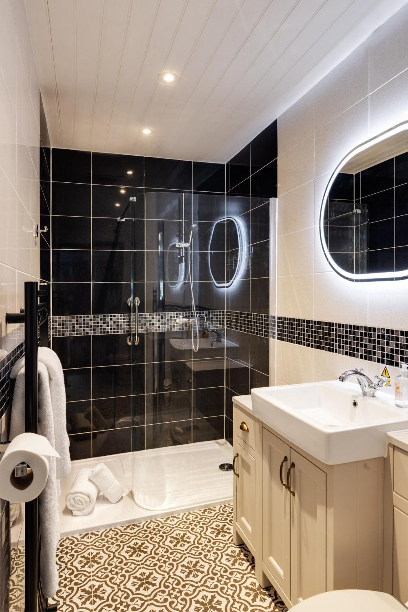 Stone Villa Chester Zimmer foto A shower enclosure
