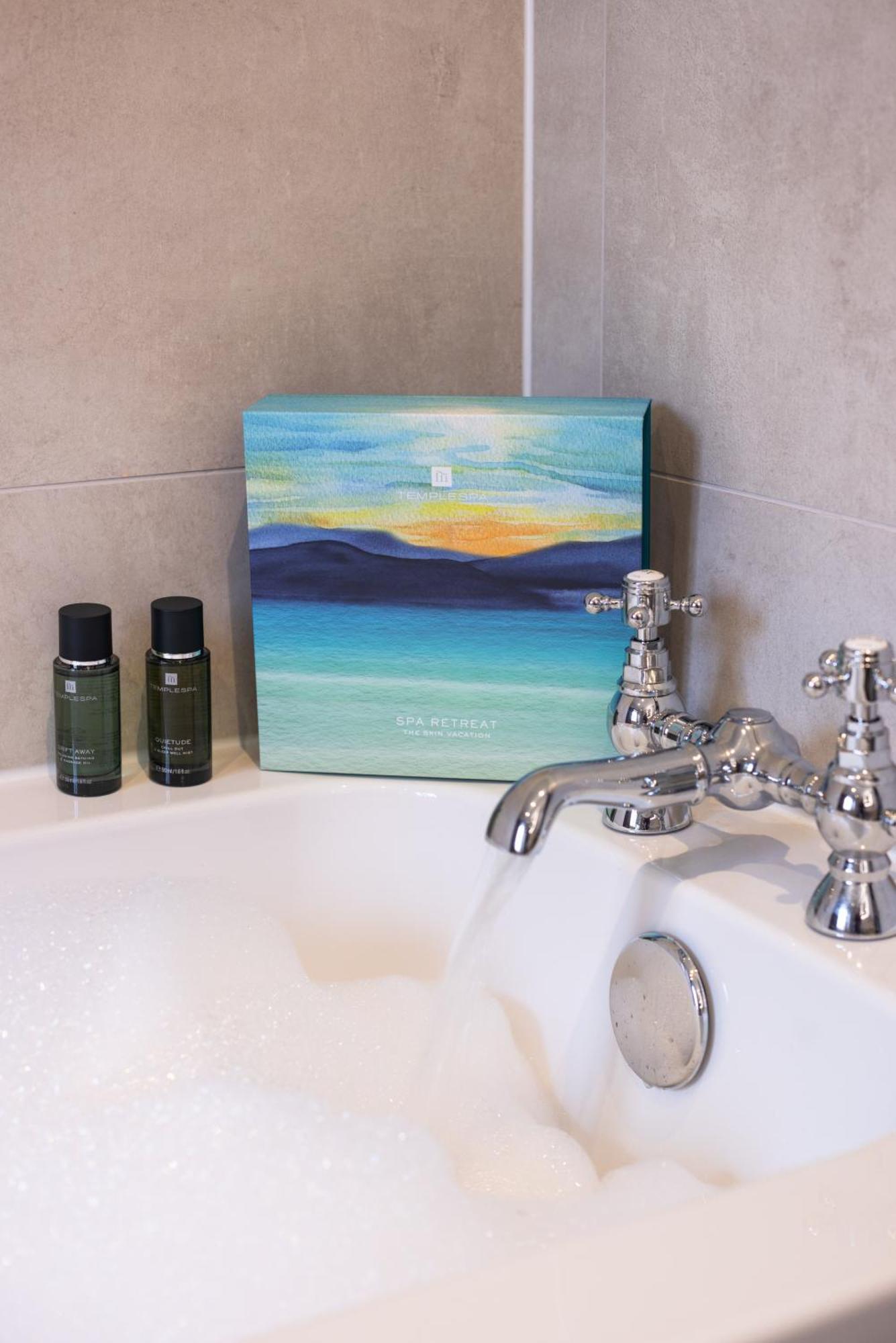 Stone Villa Chester Zimmer foto The White Company toiletries