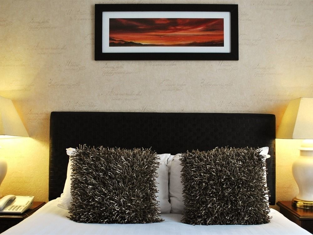 Stone Villa Chester Exterior foto A bedroom at the hotel