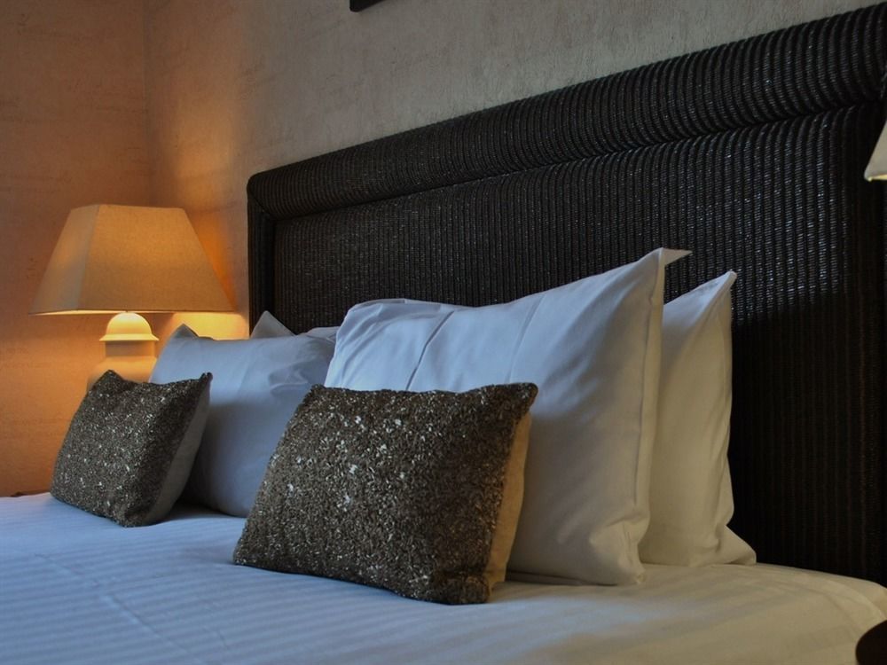 Stone Villa Chester Exterior foto A bed with pillows