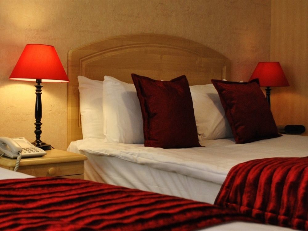Stone Villa Chester Exterior foto A bedroom at the hotel