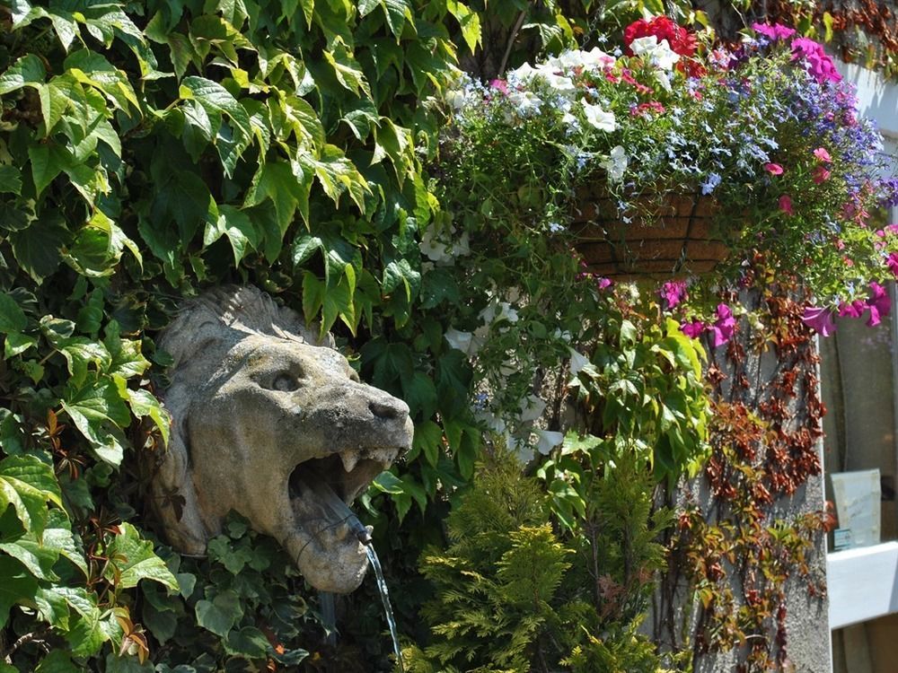 Stone Villa Chester Exterior foto The Lion's Head